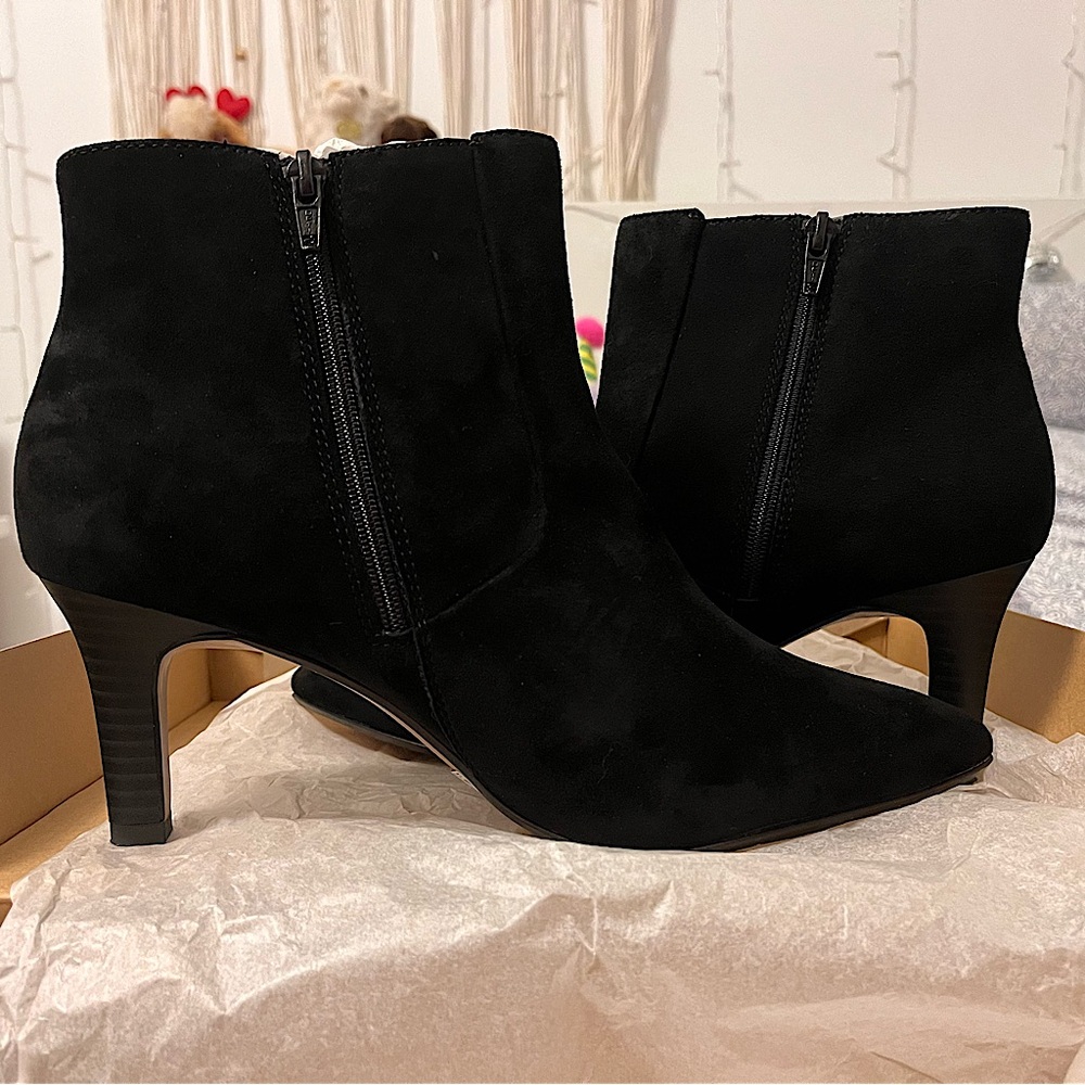 Illeana Petel Black Suede Clark Heels. In semi used condition.